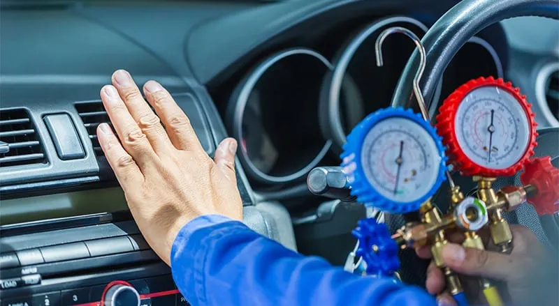 Priklop servisnih manometrov na klimatsko napravo vozila